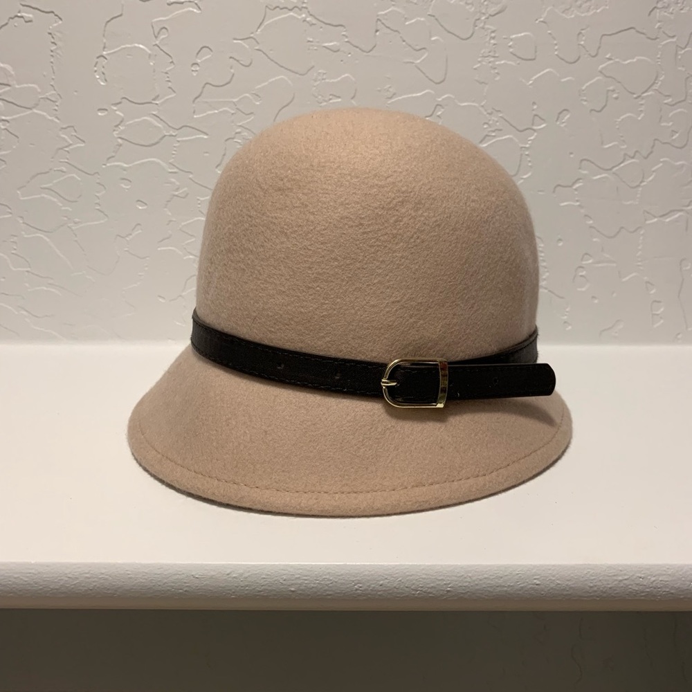 Tan bucket hat